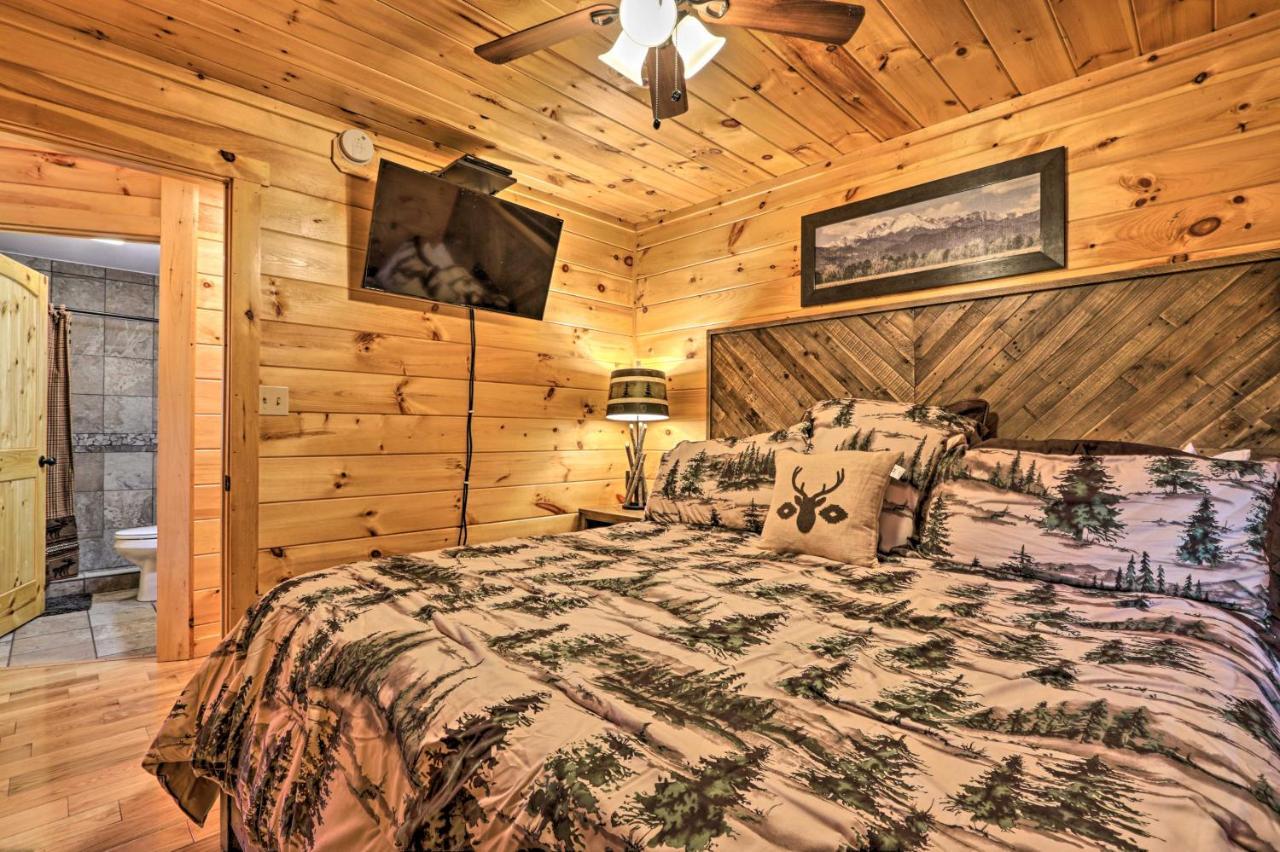 Luxe Cabin With Hot Tub, Theater, Pool Table, Arcade Pigeon Forge Εξωτερικό φωτογραφία