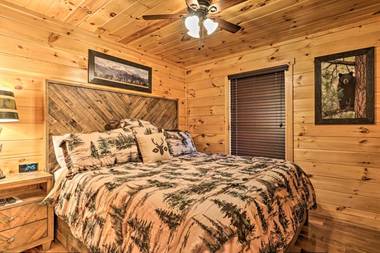 Luxe Cabin With Hot Tub, Theater, Pool Table, Arcade Pigeon Forge Εξωτερικό φωτογραφία